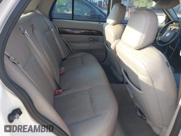 ✅ 2010 Mercury Grand Marquis LS • VIN: 2MEBM7FV9AX632540 • Lot: 43031404. Wystawiony na IAAI z przebiegiem 217 456 mil. Bezpłatny archiwum sprzedaży aukcyjnych z USA i szczegółowy raport historii pojazdu na DreamBid. Zdjęcie 8.