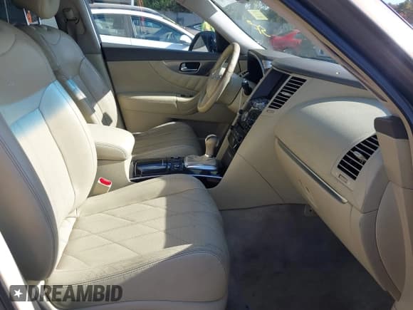 ✅ 2010 Infiniti FX • VIN: JN8AS1MW0AM856156 • Lot: 43450954. Wystawiony na IAAI z przebiegiem 130 519 mil. Bezpłatny archiwum sprzedaży aukcyjnych z USA i szczegółowy raport historii pojazdu na DreamBid. Zdjęcie 5.