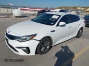 ✅ 2019 Kia Optima S • VIN: 5XXGT4L36KG374066 • Lot: 43712153. Wystawiony na IAAI z przebiegiem 183 326 mil. Bezpłatny archiwum sprzedaży aukcyjnych z USA i szczegółowy raport historii pojazdu na DreamBid. Zdjęcie 17.