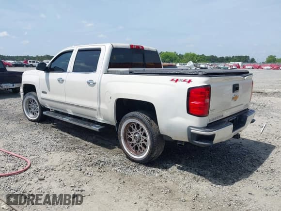 ✅ 2015 Chevrolet Silverado 1500 High Country • VIN: 3GCUKTEJ0FG443056 • Лот: 42172079. Опубликован ранее на IAAI с пробегом 147 797 миль. Бесплатный доступ к архиву аукционных продаж из США и подробный отчёт об истории автомобиля на DreamBid. Изображение 3.
