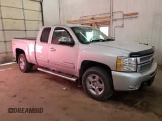 2013 Chevrolet Silverado 1500 LTZ z VIN 1GCRKTE75DZ264423, wystawiony jako Copart lot #84403155 z przebiegiem 81 379 mil mil oraz Szkoda całkowita • Salvage title. Historia ofert i sprzedaży dostępna na DreamBid. Obrazek 4.