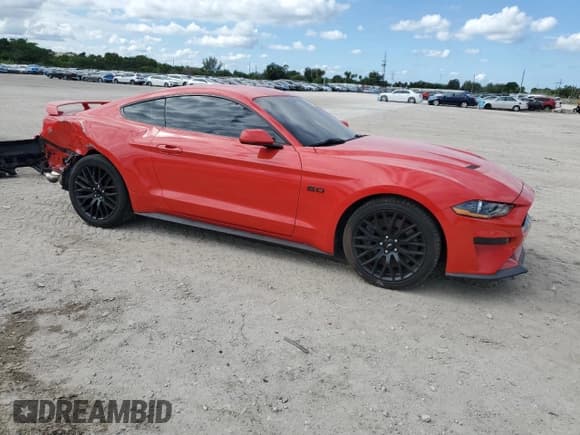✅ 2019 Ford Mustang GT Premium • VIN: 1FA6P8CF8K5167299 • Lot: 90779795. Wystawiony na Copart z przebiegiem 20 595 mil. Bezpłatny archiwum sprzedaży aukcyjnych z USA i szczegółowy raport historii pojazdu na DreamBid. Zdjęcie 4.
