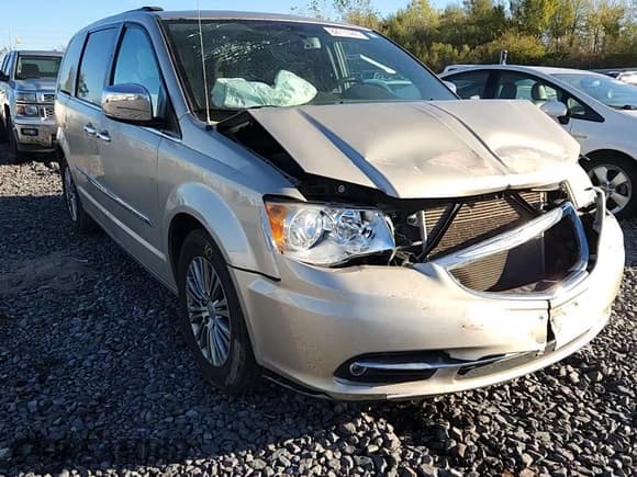 ✅ 2014 Chrysler Town & Country Touring L • VIN: 2C4RC1CG4ER336535 • Лот: 82711445. Опубликован ранее на Copart с пробегом 222 504 миль. Бесплатный доступ к архиву аукционных продаж из США и подробный отчёт об истории автомобиля на DreamBid. Изображение 14.