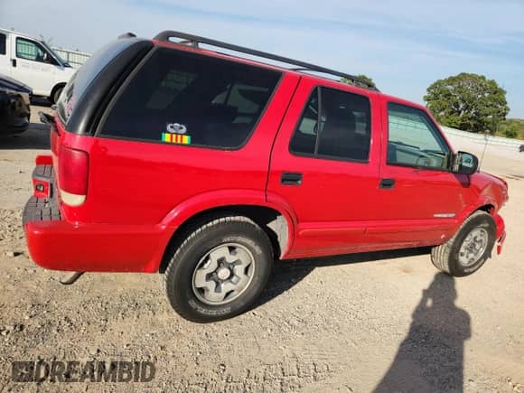 2002 Chevrolet Blazer LS with VIN 1GNDT13W02K118403, listed as a Copart auction lot 81953685 with 107,474 mi miles and Non repairable. Bid and sale history available at DreamBid. Image 3.