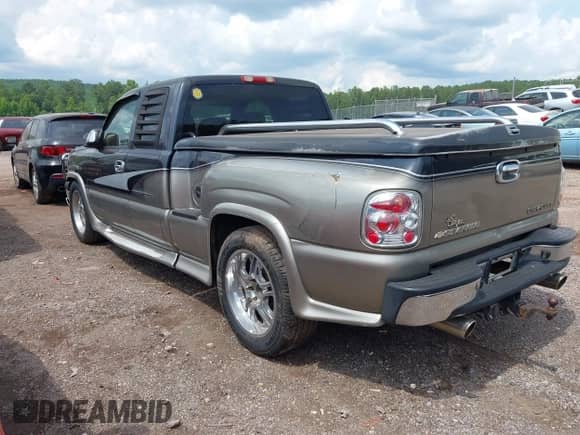 ✅ 2005 Chevrolet Silverado 1500 LS • VIN: 1GCEC19T95Z318749 • Lot: 42438829. Wystawiony na IAAI z przebiegiem 214 444 mil mil. Skorzystaj z bezpłatnego archiwum sprzedaży aukcyjnych z USA i zobacz szczegółowy raport historii pojazdu na DreamBid. Zdjęcie 6.