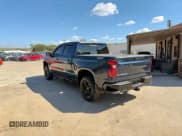 ✅ 2019 Chevrolet Silverado 1500 LT Trail Boss • VIN: 3GCPYFEDXKG194329 • Lot: 85728635. Wystawiony na Copart z przebiegiem 72 766 mil. Bezpłatny archiwum sprzedaży aukcyjnych z USA i szczegółowy raport historii pojazdu na DreamBid. Zdjęcie 3.