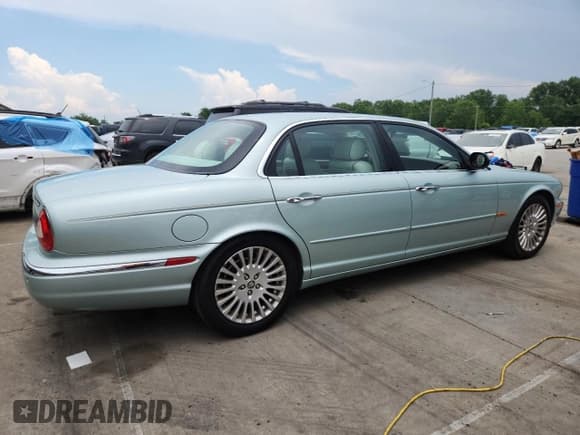✅ 2005 Jaguar XJ Vanden Plas • VIN: SAJWA82C55SG42534 • Lot: 62865825. Wystawiony na Copart z przebiegiem 80 906 mil. Bezpłatny archiwum sprzedaży aukcyjnych z USA i szczegółowy raport historii pojazdu na DreamBid. Zdjęcie 3.