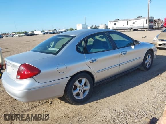 ✅ 2000 Ford Taurus SES • VIN: 1FAFP55UXYA240229 • Лот: 43231847. Опубликован ранее на IAAI с пробегом 114 662 миль. Бесплатный доступ к архиву аукционных продаж из США и подробный отчёт об истории автомобиля на DreamBid. Изображение 4.