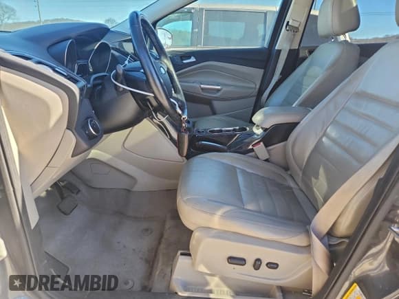 ✅ 2015 Ford Escape Titanium • VIN: 1FMCU0J98FUC32373 • Lot: 94688845. Wystawiony na Copart z przebiegiem 154 096 mil. Bezpłatny archiwum sprzedaży aukcyjnych z USA i szczegółowy raport historii pojazdu na DreamBid. Zdjęcie 7.