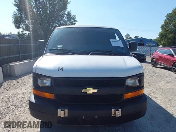 ✅ 2014 Chevrolet Express Cargo • VIN: 1GCWGFCGXE1134971 • Lot: 43158546. Wystawiony na IAAI z przebiegiem 105 034 mil. Bezpłatny archiwum sprzedaży aukcyjnych z USA i szczegółowy raport historii pojazdu na DreamBid. Zdjęcie 12.