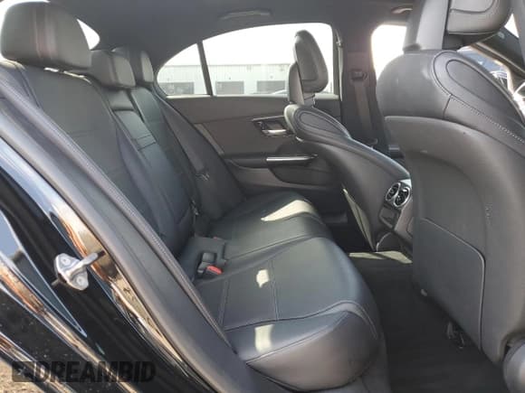 ✅ 2023 Mercedes-Benz C 300 • VIN: W1KAF4HB6PR069643 • Lot: 81419885. Wystawiony na Copart z przebiegiem 23 633 mil. Bezpłatny archiwum sprzedaży aukcyjnych z USA i szczegółowy raport historii pojazdu na DreamBid. Zdjęcie 10.