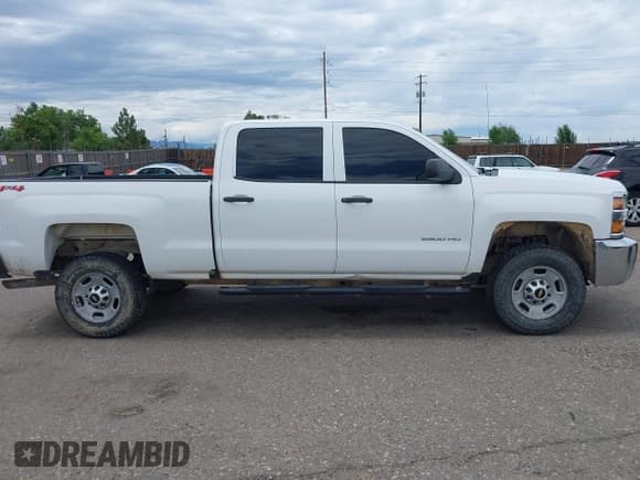 ✅ 2018 Chevrolet Silverado 2500HD Work Truck • VIN: 1GC1KUEG4JF271444 • Lot: 42588159. Listed on IAAI with 210,808 mi. Free auction sales archive from the USA and detailed vehicle history report at DreamBid. Image 13.