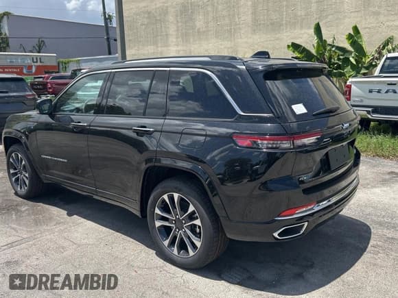 ✅ 2023 Jeep Grand Cherokee Overland • VIN: 1C4RJYD6XP8868844 • Lot: 67318045. Listed on Copart with 35 mi. Free auction sales archive from the USA and detailed vehicle history report at DreamBid. Image 3.