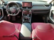 ✅ 2022 Toyota RAV4 Hybrid XLE • VIN: JTMRWRFV6ND562529 • Лот: 90051105. Опубликован ранее на Copart с пробегом 57 349 миль. Бесплатный доступ к архиву аукционных продаж из США и подробный отчёт об истории автомобиля на DreamBid. Изображение 8.