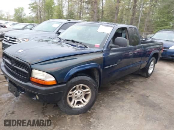 2002 Dodge Dakota Sport z VIN 1B7GL32X12S561414, wystawiony jako IAAI lot #42060300 z przebiegiem 235 957 mil mil oraz . Historia ofert i sprzedaży dostępna na DreamBid. Obrazek 2.