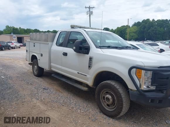 ✅ 2017 Ford F-250 • VIN: 1FD7X2BT3HED33204 • Lot: 42763137. Listed on IAAI with 125,270 mi. Free auction sales archive from the USA and detailed vehicle history report at DreamBid. Image 1.