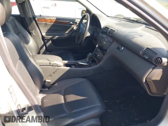 ✅ 2004 Mercedes-Benz C 240 • VIN: WDBRF81J54F526198 • Лот: 41659958. Опубликован ранее на IAAI с пробегом 159 034 миль. Бесплатный доступ к архиву аукционных продаж из США и подробный отчёт об истории автомобиля на DreamBid. Изображение 5.