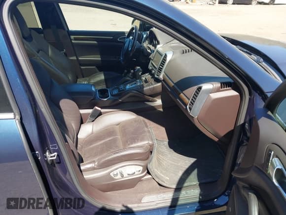 ✅ 2012 Porsche Cayenne S • VIN: WP1AB2A27CLA49899 • Lot: 42081215. Listed on IAAI with 147,920 mi. Free auction sales archive from the USA and detailed vehicle history report at DreamBid. Image 5.