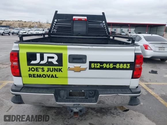 ✅ 2015 Chevrolet Silverado 2500HD LT • VIN: 1GC1KVEGXFF133842 • Lot: 41572202. Wystawiony na IAAI z przebiegiem 266 016 mil. Bezpłatny archiwum sprzedaży aukcyjnych z USA i szczegółowy raport historii pojazdu na DreamBid. Zdjęcie 16.