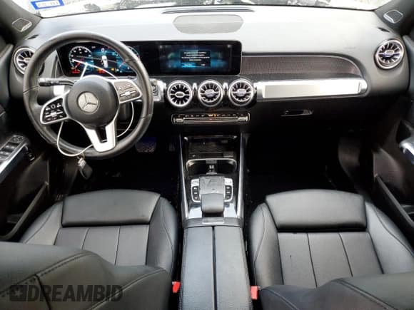 ✅ 2020 Mercedes-Benz GLB 250 • VIN: W1N4M4GBXLW060642 • Lot: 70366402. Wystawiony na Copart z przebiegiem 37 680 mil. Bezpłatny archiwum sprzedaży aukcyjnych z USA i szczegółowy raport historii pojazdu na DreamBid. Zdjęcie 8.