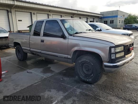 ✅ 1998 GMC Sierra 1500 • VIN: 1GTEC19W4WE517422 • Lot: 65384335. Wystawiony na Copart z przebiegiem 263 184 mil. Bezpłatny archiwum sprzedaży aukcyjnych z USA i szczegółowy raport historii pojazdu na DreamBid. Zdjęcie 4.