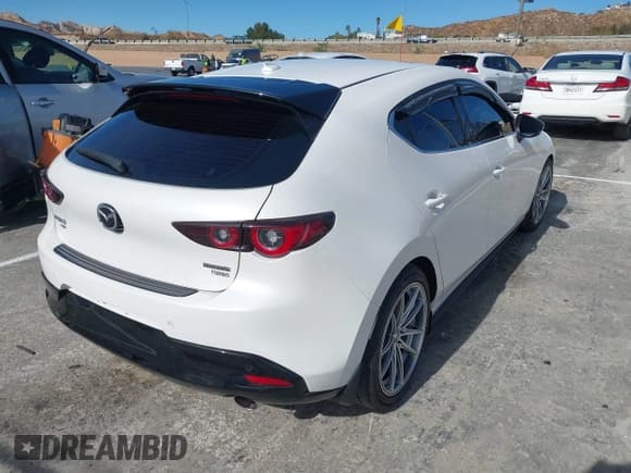 ✅ 2024 Mazda 3 Premium Plus • VIN: JM1BPBNY7R1718702 • Lot: 41402403. Wystawiony na IAAI z przebiegiem 2 605 mil. Bezpłatny archiwum sprzedaży aukcyjnych z USA i szczegółowy raport historii pojazdu na DreamBid. Zdjęcie 4.