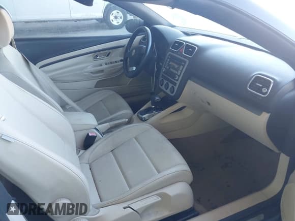 ✅ 2009 Volkswagen Eos Komfort • VIN: WVWBA71F49V011813 • Lot: 43704058. Wystawiony na IAAI z przebiegiem 119 446 mil. Bezpłatny archiwum sprzedaży aukcyjnych z USA i szczegółowy raport historii pojazdu na DreamBid. Zdjęcie 5.