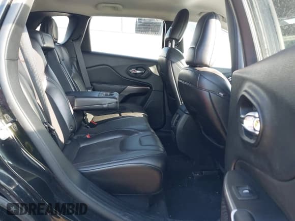 ✅ 2019 Jeep Cherokee Latitude Plus • VIN: 1C4PJLLB6KD247268 • Lot: 41664981. Wystawiony na IAAI z przebiegiem 98 086 mil. Bezpłatny archiwum sprzedaży aukcyjnych z USA i szczegółowy raport historii pojazdu na DreamBid. Zdjęcie 8.