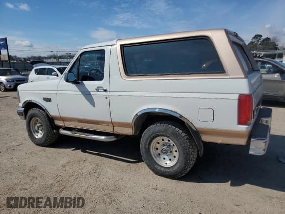 ✅ 1996 Ford Bronco XL • VIN: 1FMEU15N3TLB21558 • Lot: 45960715. Listed on Copart with 157,276 mi. Free auction sales archive from the USA and detailed vehicle history report at DreamBid. Image 2.