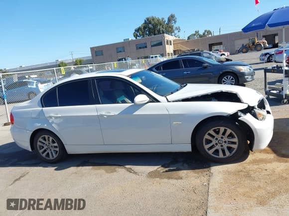 ✅ 2007 BMW 3 Series 328i • VIN: WBAVC53507FZ80514 • Лот: 43423044. Опубликован ранее на IAAI с пробегом 106 863 миль. Бесплатный доступ к архиву аукционных продаж из США и подробный отчёт об истории автомобиля на DreamBid. Изображение 13.