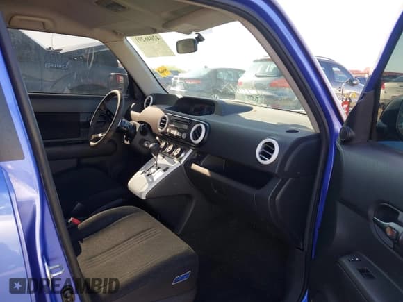 ✅ 2010 Scion xB • VIN: JTLZE4FE0A1114647 • Lot: 42046291. Wystawiony na IAAI z przebiegiem 204 652 mil. Bezpłatny archiwum sprzedaży aukcyjnych z USA i szczegółowy raport historii pojazdu na DreamBid. Zdjęcie 5.