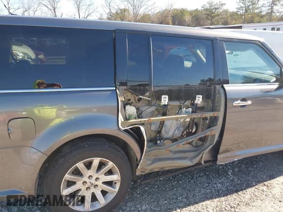 ✅ 2010 Ford Flex SEL • VIN: 2FMGK5CC2ABA90789 • Lot: 41304826. Wystawiony na IAAI z przebiegiem 207 856 mil. Bezpłatny archiwum sprzedaży aukcyjnych z USA i szczegółowy raport historii pojazdu na DreamBid. Zdjęcie 6.