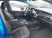 ✅ 2023 Chevrolet Bolt EV 2LT • VIN: 1G1FX6S0XP4160615 • Lot: 42046368. Wystawiony na IAAI z przebiegiem 7 908 mil. Bezpłatny archiwum sprzedaży aukcyjnych z USA i szczegółowy raport historii pojazdu na DreamBid. Zdjęcie 5.