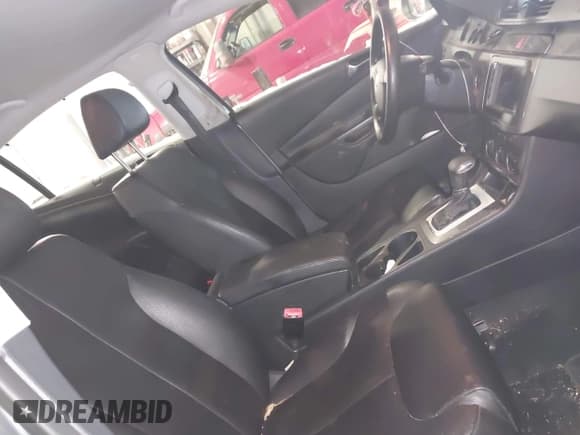 ✅ 2008 Volkswagen Passat Turbo • VIN: WVWJK73C68P025596 • Lot: 43804721. Listed on IAAI with 109,725 mi. Free auction sales archive from the USA and detailed vehicle history report at DreamBid. Image 5.