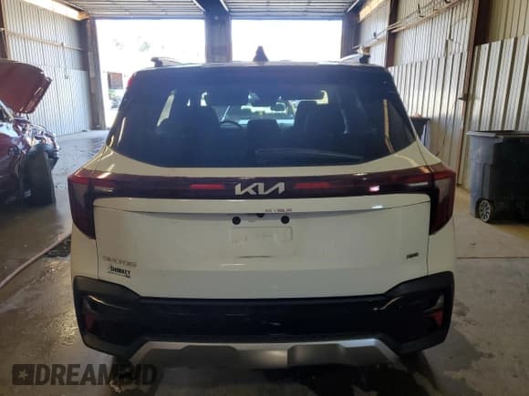 ✅ 2024 Kia Seltos S • VIN: KNDEUCAA2R7548301 • Lot: 90411305. Listed on Copart with 4,120 mi. Free auction sales archive from the USA and detailed vehicle history report at DreamBid. Image 6.
