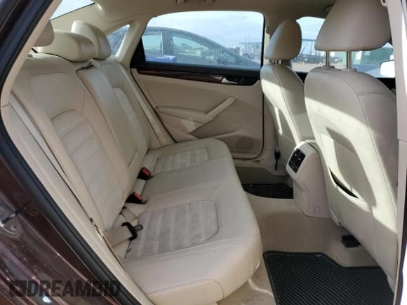 ✅ 2013 Volkswagen Passat SEL • VIN: 1VWCP7A30DC068276 • Lot: 80512125. Listed on Copart with 133,172 mi. Free auction sales archive from the USA and detailed vehicle history report at DreamBid. Image 10.