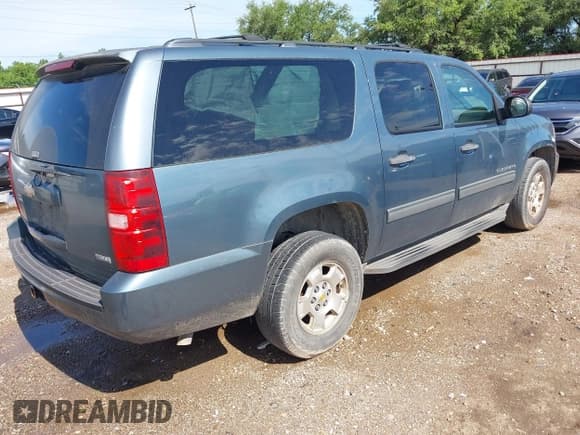 ✅ 2009 Chevrolet Suburban LS • VIN: 1GNFC16079R291885 • Лот: 42352913. Опубликован ранее на IAAI с пробегом 191 994 миль. Бесплатный доступ к архиву аукционных продаж из США и подробный отчёт об истории автомобиля на DreamBid. Изображение 4.