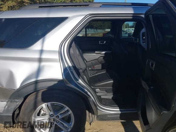 ✅ 2023 Ford Explorer XLT • VIN: 1FMSK7DH0PGB91041 • Lot: 43523330. Listed on IAAI with 72,841 mi. Free auction sales archive from the USA and detailed vehicle history report at DreamBid. Image 8.