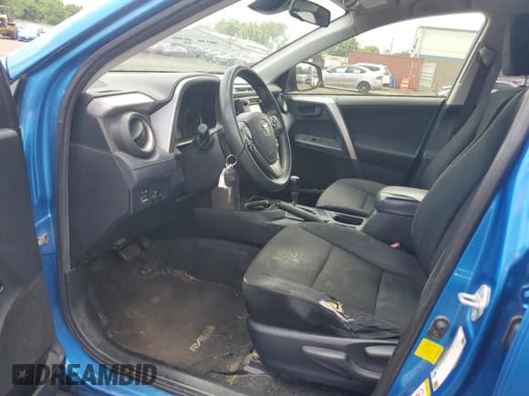 ✅ 2017 Toyota RAV4 LE • VIN: JTMZFREV2HJ104106 • Лот: 61797715. Опубликован ранее на Copart с пробегом 267 448 миль. Бесплатный доступ к архиву аукционных продаж из США и подробный отчёт об истории автомобиля на DreamBid. Изображение 7.