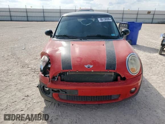 2009 MINI Hardtop z VIN WMWMF33539TW70482, wystawiony jako Copart lot #86130595 z przebiegiem 120 031 mil mil oraz Szkoda całkowita • Salvage title. Historia ofert i sprzedaży dostępna na DreamBid. Obrazek 5.