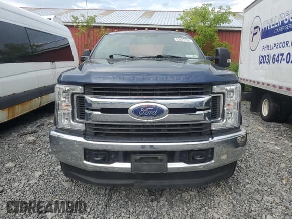 ✅ 2019 Ford F-250 XL • VIN: 1FT7X2BT1KEE95571 • Lot: 62677135. Listed on Copart with 136,344 mi. Free auction sales archive from the USA and detailed vehicle history report at DreamBid. Image 5.