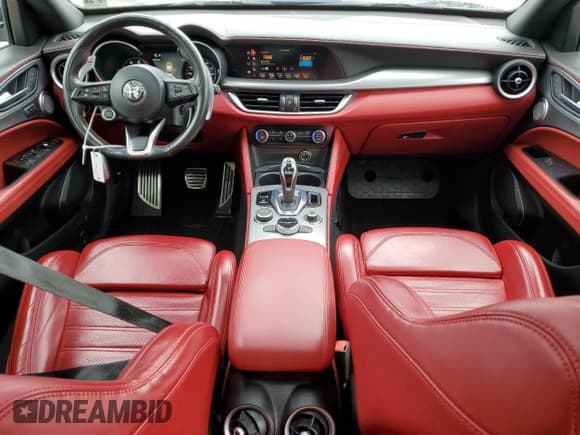 ✅ 2020 Alfa Romeo Stelvio Ti Sport • VIN: ZASPAKBN0L7C82854 • Lot: 47801185. Wystawiony na Copart z przebiegiem 81 101 mil. Bezpłatny archiwum sprzedaży aukcyjnych z USA i szczegółowy raport historii pojazdu na DreamBid. Zdjęcie 8.