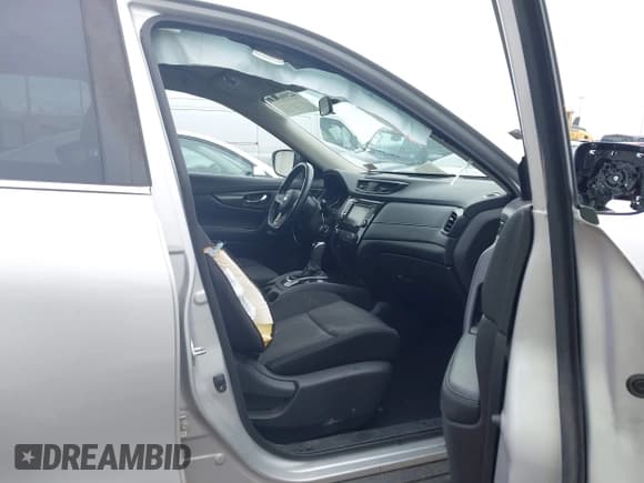 ✅ 2020 Nissan Rogue SV • VIN: JN8AT2MT8LW000944 • Lot: 42906125. Wystawiony na IAAI z przebiegiem 139 674 mil. Bezpłatny archiwum sprzedaży aukcyjnych z USA i szczegółowy raport historii pojazdu na DreamBid. Zdjęcie 5.