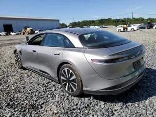 ✅ 2023 Lucid Air Pure • VIN: 50EA1PFA7PA006470 • Lot: 56476674. Wystawiony na Copart z przebiegiem 18 246 mil. Bezpłatny archiwum sprzedaży aukcyjnych z USA i szczegółowy raport historii pojazdu na DreamBid. Zdjęcie 2.