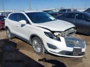 ✅ 2019 Lincoln MKC Standard • VIN: 5LMCJ1C98KUL51026 • Lot: 41627501. Listed on IAAI with 30,304 mi. Free auction sales archive from the USA and detailed vehicle history report at DreamBid. Image 1.