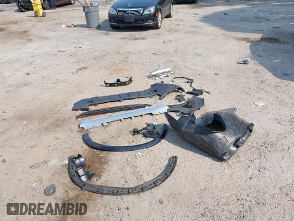 ✅ 2018 Volvo XC90 Momentum • VIN: YV4102PK3J1368088 • Lot: 42592116. Listed on IAAI with 87,185 mi. Free auction sales archive from the USA and detailed vehicle history report at DreamBid. Image 12.