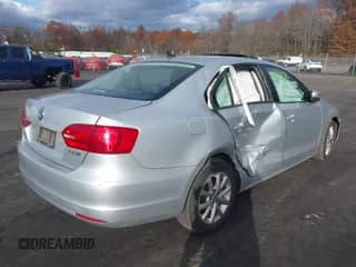 ✅ 2011 Volkswagen Jetta SE • VIN: 3VWDZ7AJ0BM359174 • Lot: 43717276. Listed on IAAI with 138,874 mi. Free auction sales archive from the USA and detailed vehicle history report at DreamBid. Image 4.
