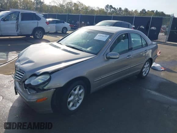 ✅ 2004 Mercedes-Benz C 240 • VIN: WDBRF61J74A618477 • Lot: 41894135. Wystawiony na IAAI z przebiegiem 103 171 mil. Bezpłatny archiwum sprzedaży aukcyjnych z USA i szczegółowy raport historii pojazdu na DreamBid. Zdjęcie 16.