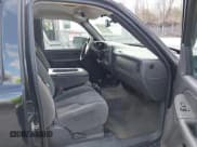 ✅ 2005 Chevrolet Silverado 2500HD LS • VIN: 1GCHK23U35F826160 • Lot: 41752747. Wystawiony na IAAI z przebiegiem 204 627 mil. Bezpłatny archiwum sprzedaży aukcyjnych z USA i szczegółowy raport historii pojazdu na DreamBid. Zdjęcie 5.