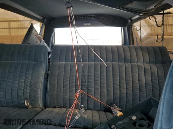 ✅ 1989 GMC Suburban • VIN: 1GKGV26K0KF517730 • Lot: 41437715. Listed on Copart with 21,423 mi. Free auction sales archive from the USA and detailed vehicle history report at DreamBid. Image 10.